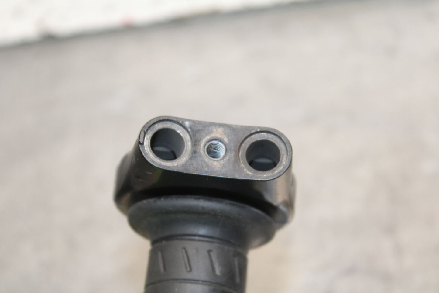 12-13 KAWASAKI Z1000 THROTTLE CABLE LINE HOUSING GUIDE BB743