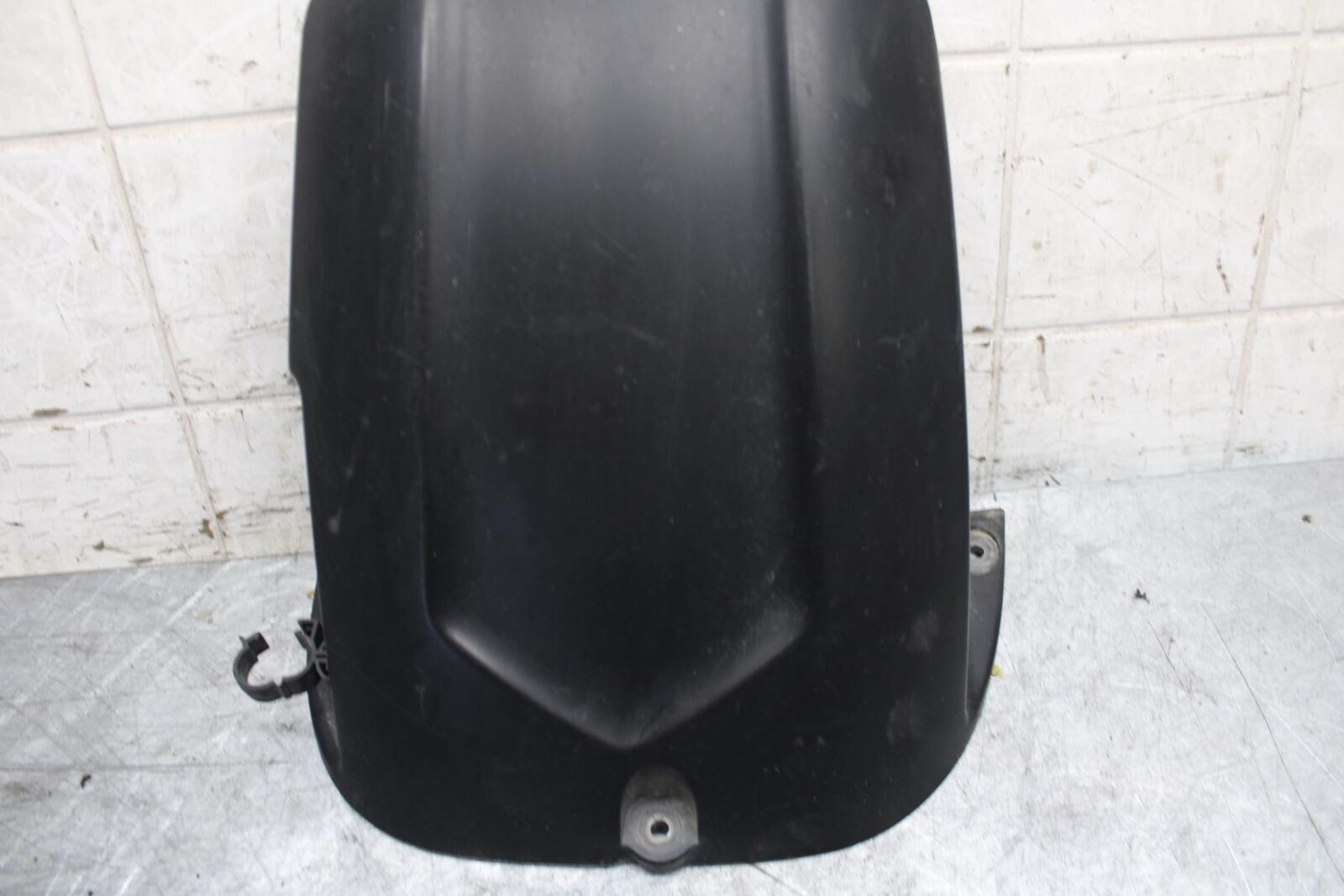 2003 Yamaha YZF R6 REAR BACK WHEEL TIRE HUGGER FENDER 5SL-21650-00-00 BB539