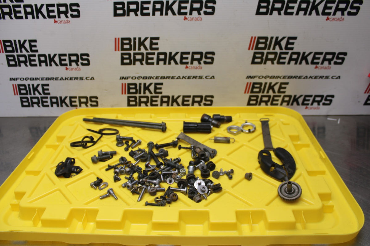 05 YAMAHA YZF R6 MOUNTING BOLTS HARDWARE MOTOR SCREWS BB858