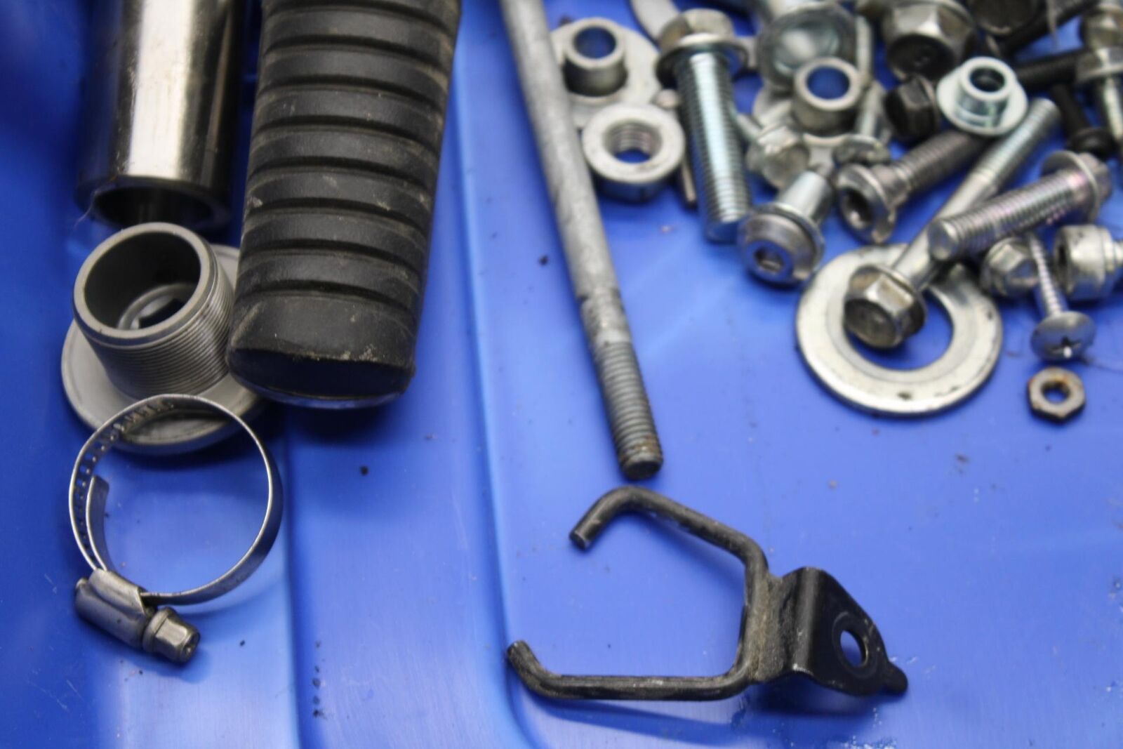 2014 Kawasaki Ninja 650 EX650E ENGINE MOUNTING AND MISC BOLTS HARDWARE BB569