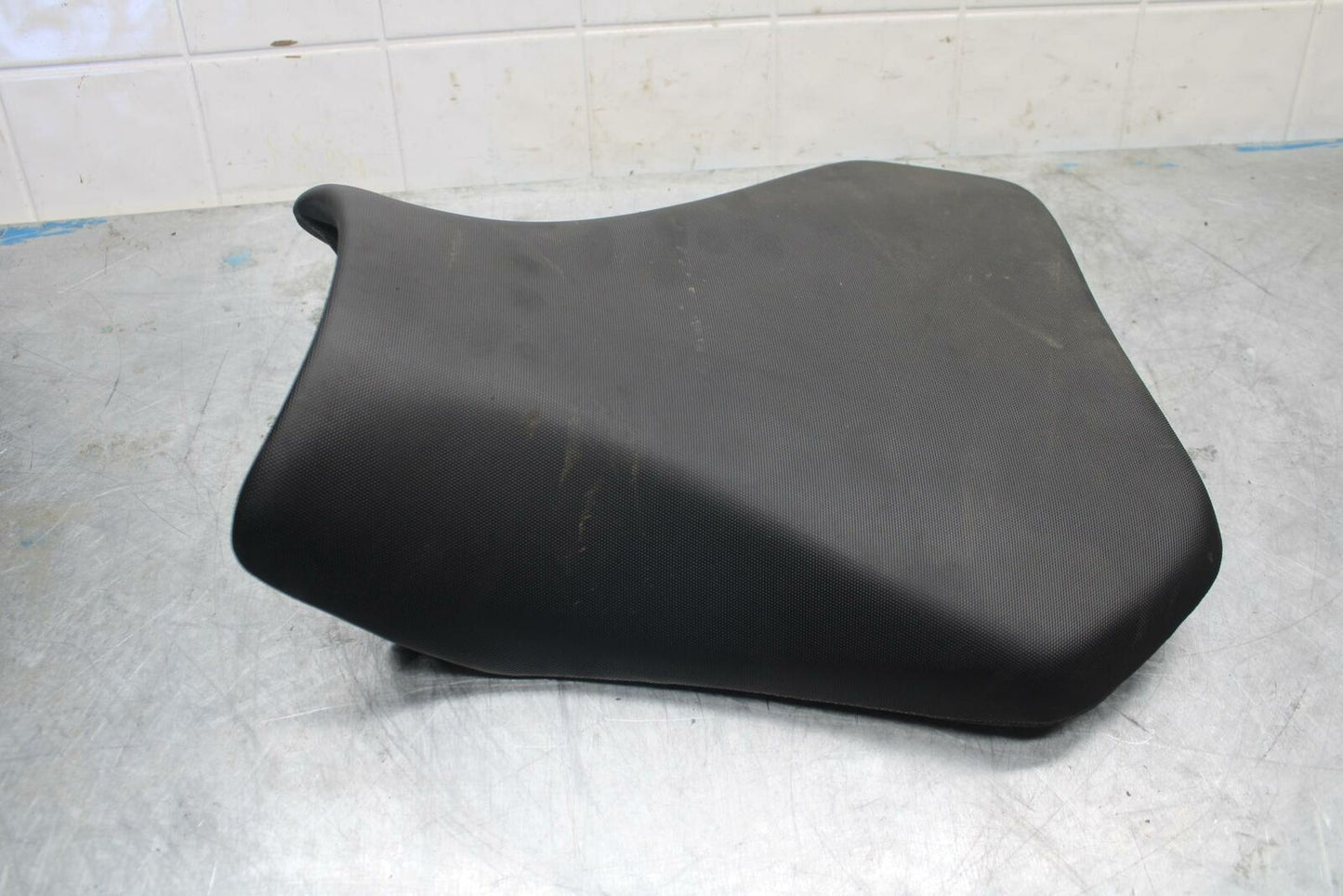 2012 Suzuki GSXR600 FRONT DRIVERS SEAT PAD SADDLE PILLION BB417