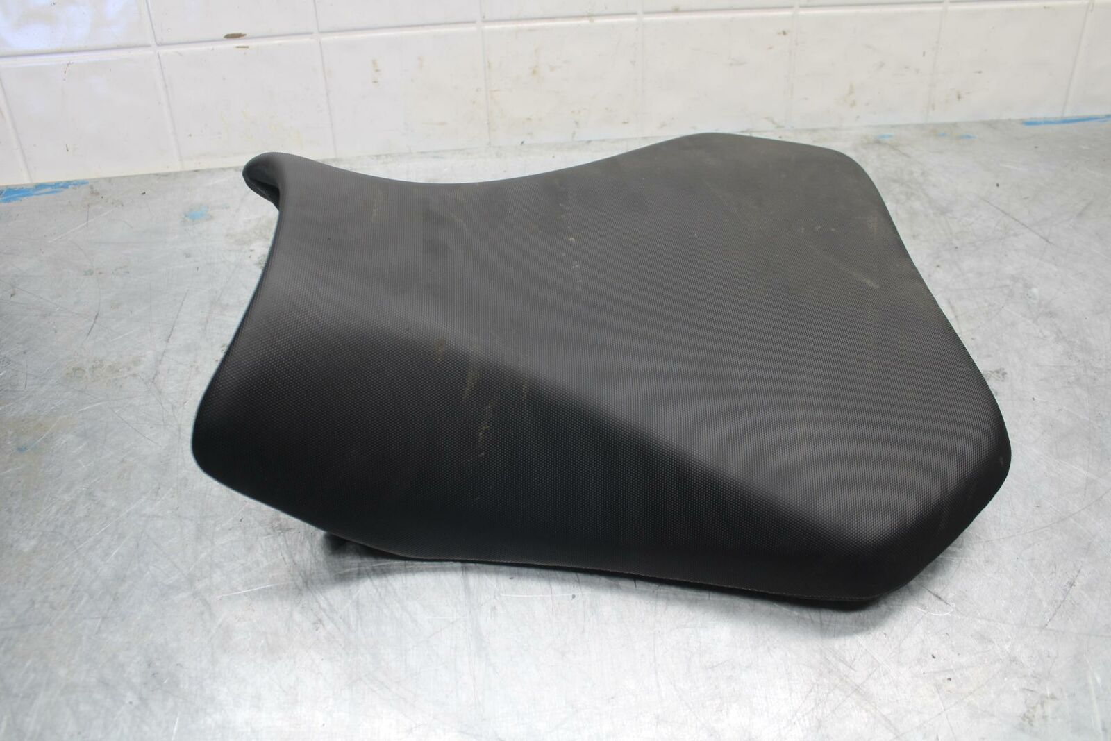 2012 Suzuki GSXR600 FRONT DRIVERS SEAT PAD SADDLE PILLION BB417