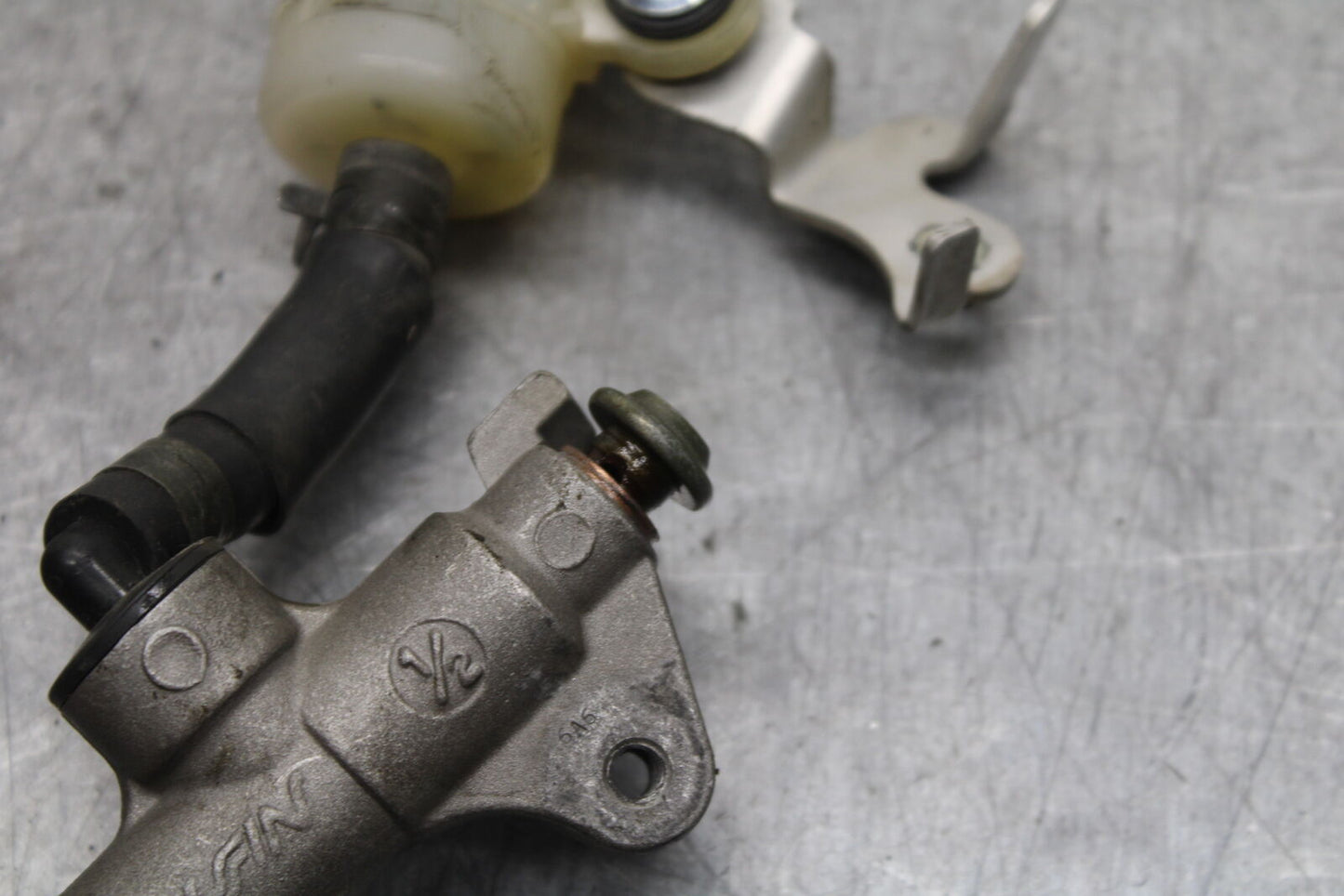 06 YAMAHA YZF R6 REAR BACK BRAKE MASTER CYLINDER W RESERVOIR BB716