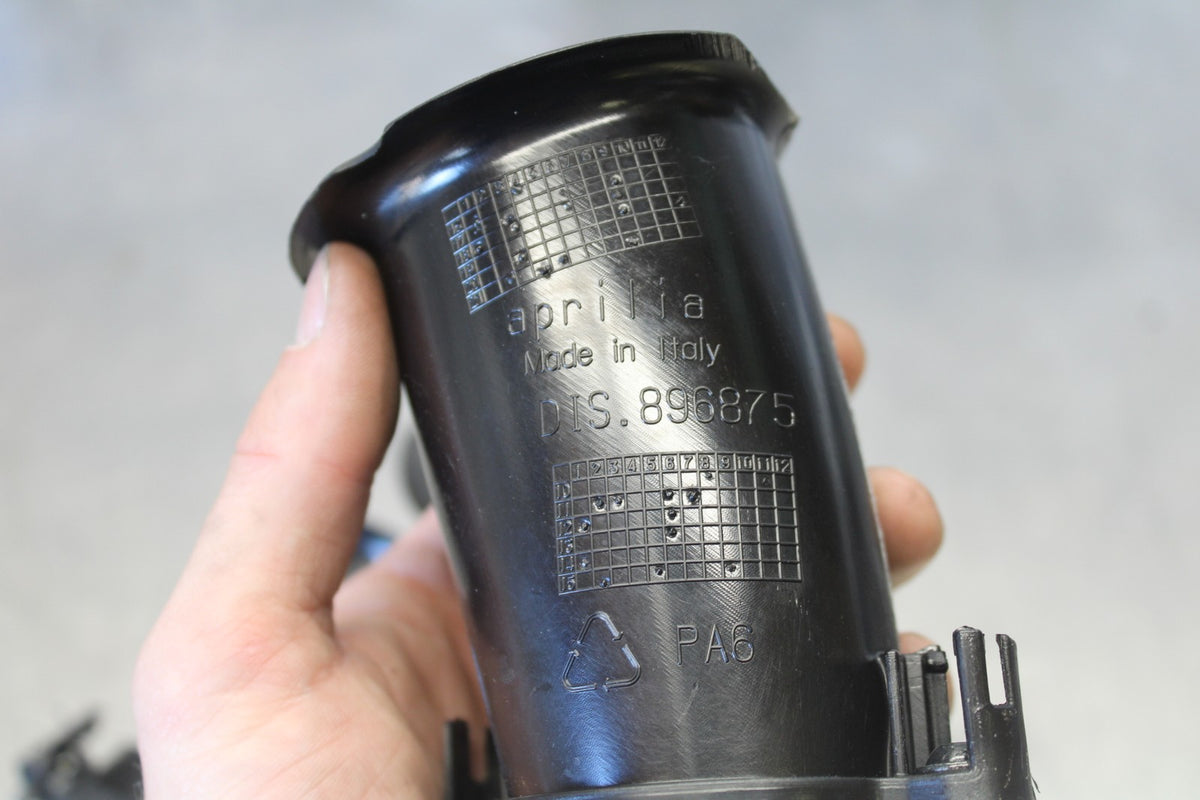 24 APRILIA TUONO V4 1100 FACTORY ABS AIRBOX INTAKE VELOCITY STACKS BB887