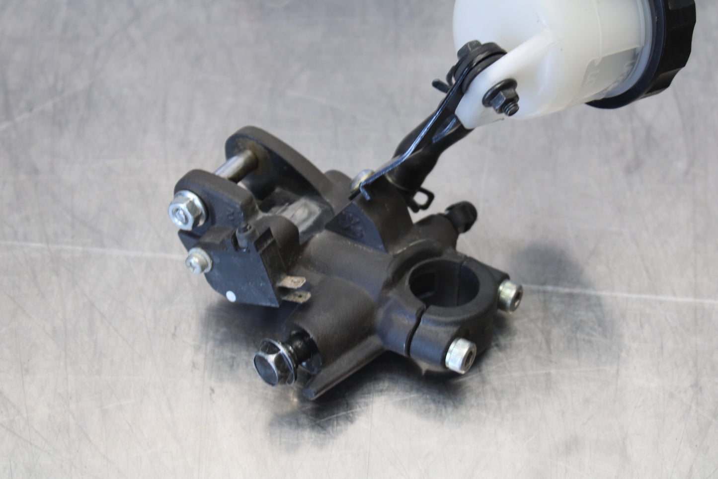 21 KAWASAKI NINJA ZX6R FRONT BRAKE MASTER CYLINDER BB647