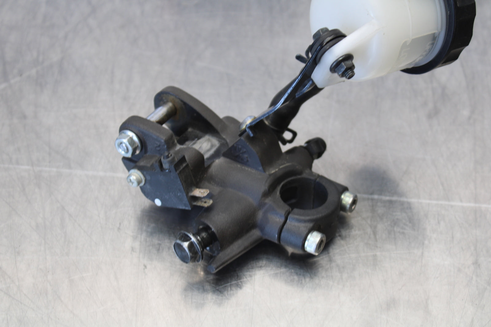 21 KAWASAKI NINJA ZX6R FRONT BRAKE MASTER CYLINDER BB647