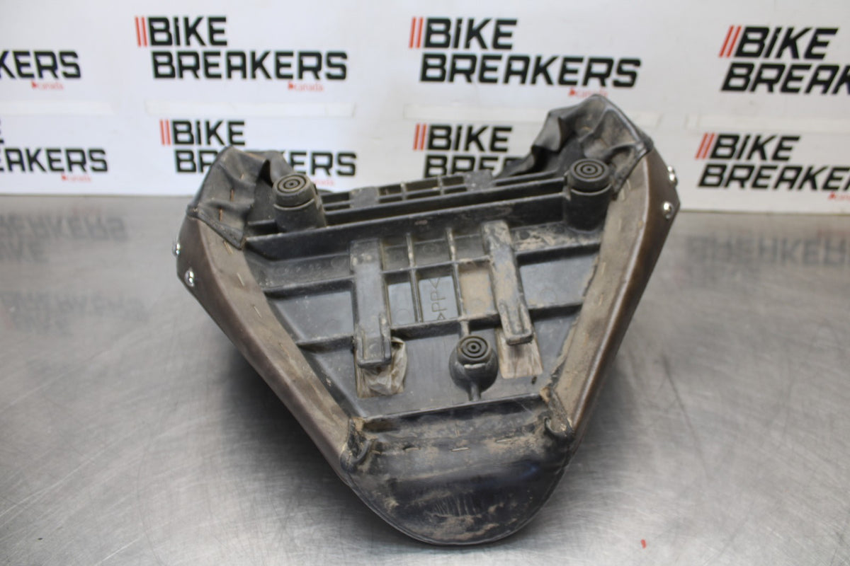 08 YAMAHA V STAR 1100 XVS1100AW CLASSIC FRONT DRIVERS SEAT BB916