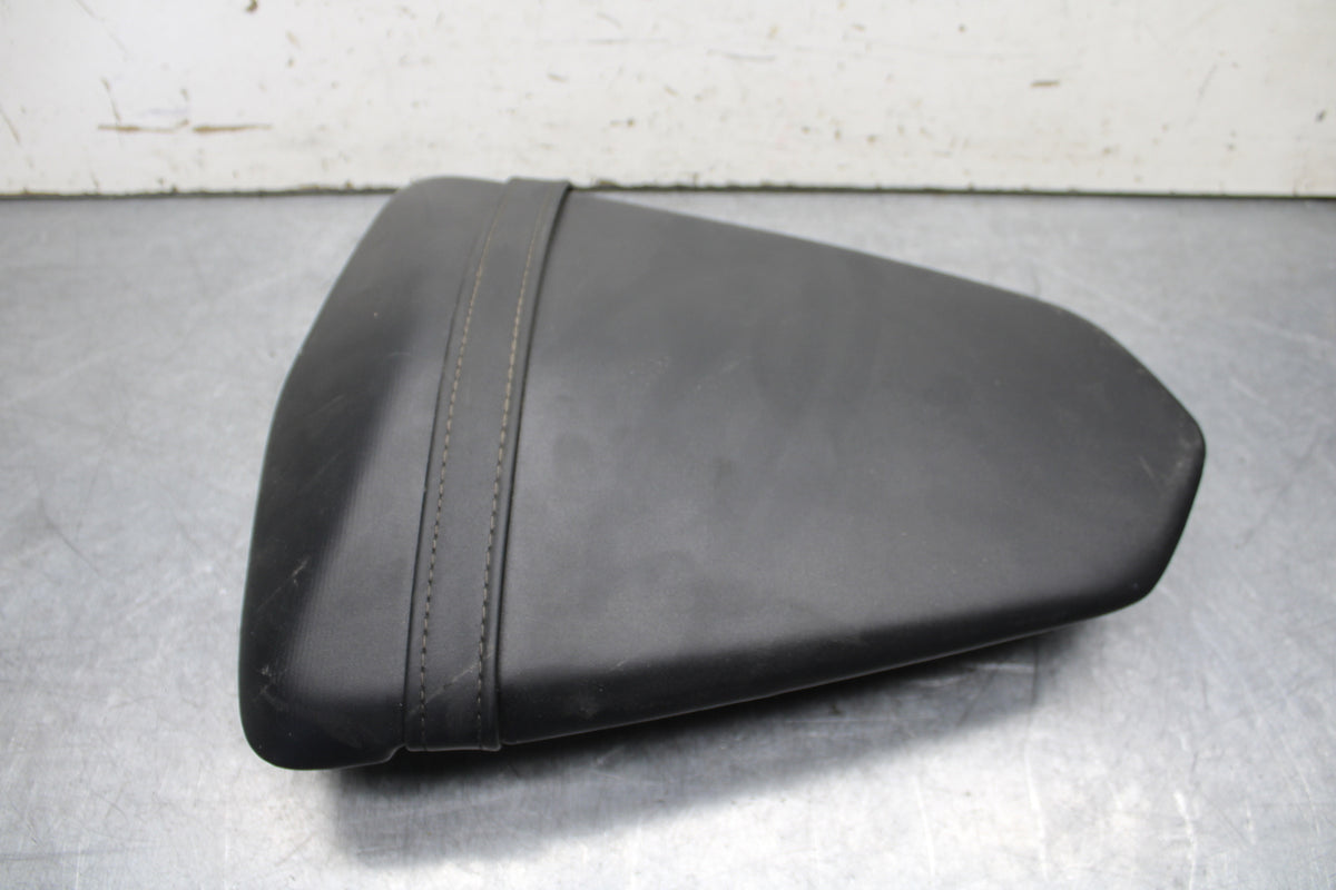 15-17 YAMAHA YZF R3 REAR BACK PASSENGER TANDEM SEAT PAD SADDLE PILLION BB651