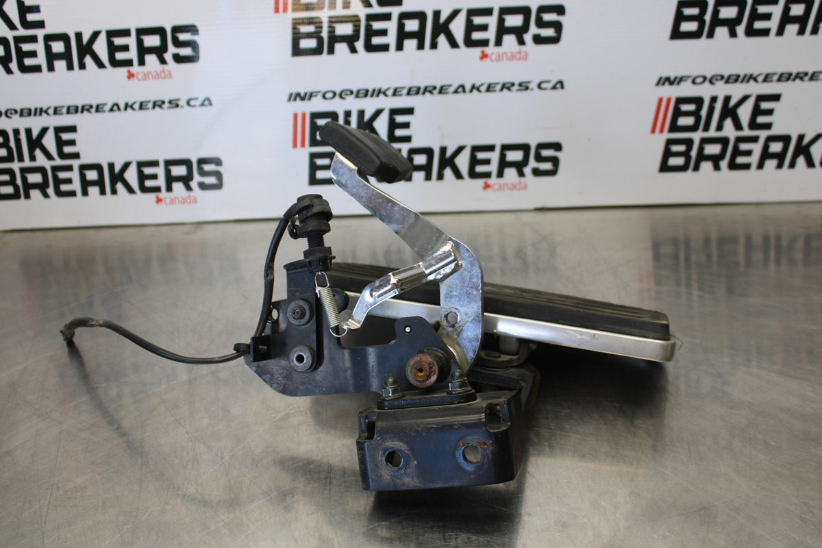 09 YAMAHA V STAR 950 RIGHT FRONT FOOT REST PEG STEP BB172