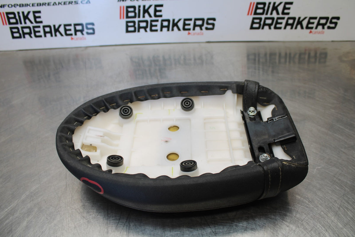 09 YAMAHA V STAR 950 REAR BACK PASSENGER SEAT BB172