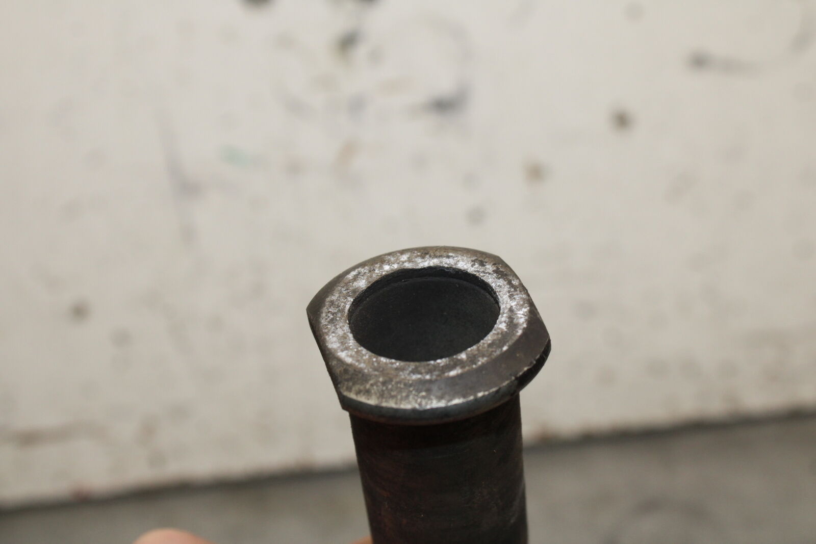 06-07 SUZUKI GSXR 600 REAR AXLE BACK WHEEL RIM PIVOT BOLT AXEL BB737