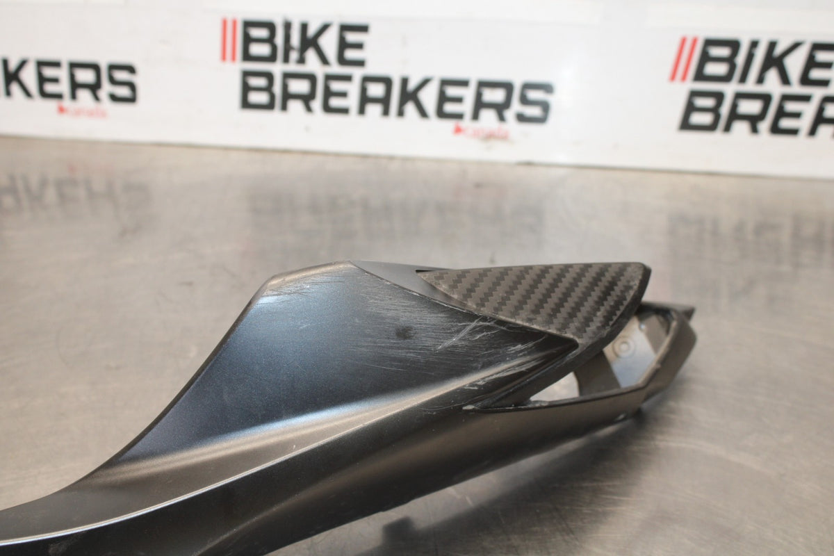 15-26 SUZUKI GSXR600 LEFT REAR BACK TAIL FAIRING COWL SHROUD BB888