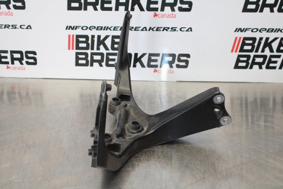 06-07 HONDA CBR1000RR UPPER FAIRING MIRROR GAUGES STAY BRACKET BB166