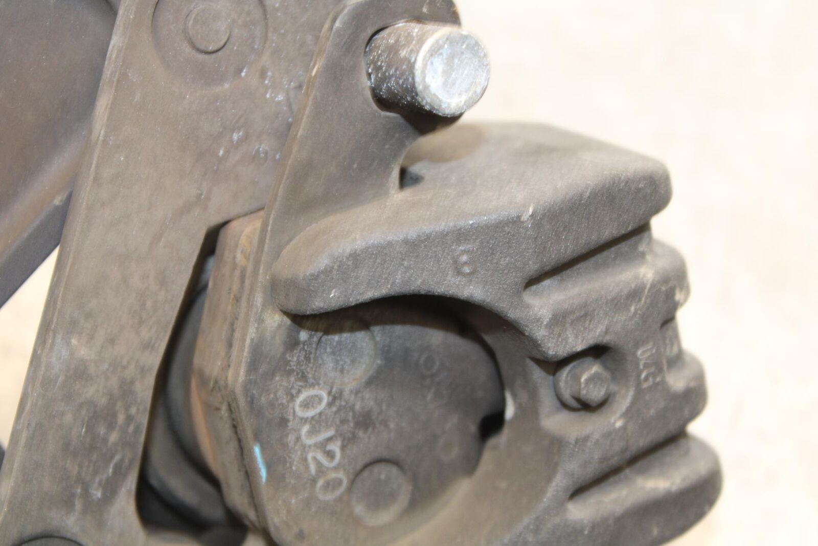 2011 Kawasaki Ninja ZX6R ZX600R REAR BACK BRAKE CALIPER W MOUNT BRACKET BB587