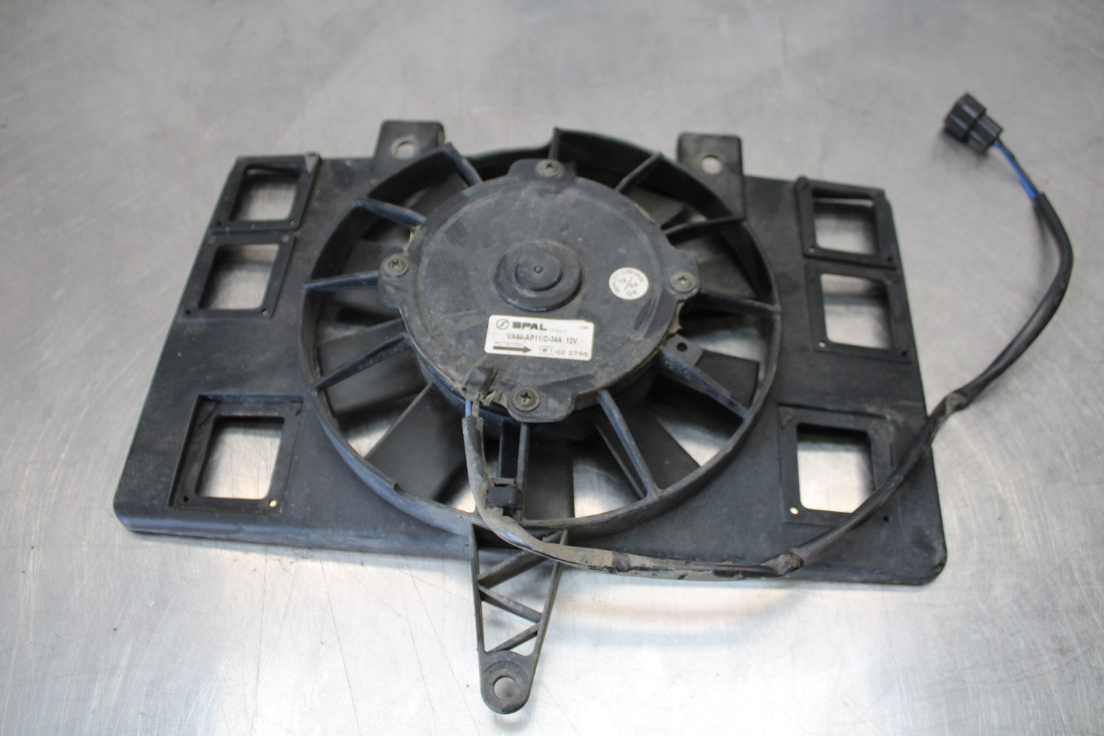05 TRIUMPH ROCKET III ENGINE RADIATOR COOLING FAN BB186