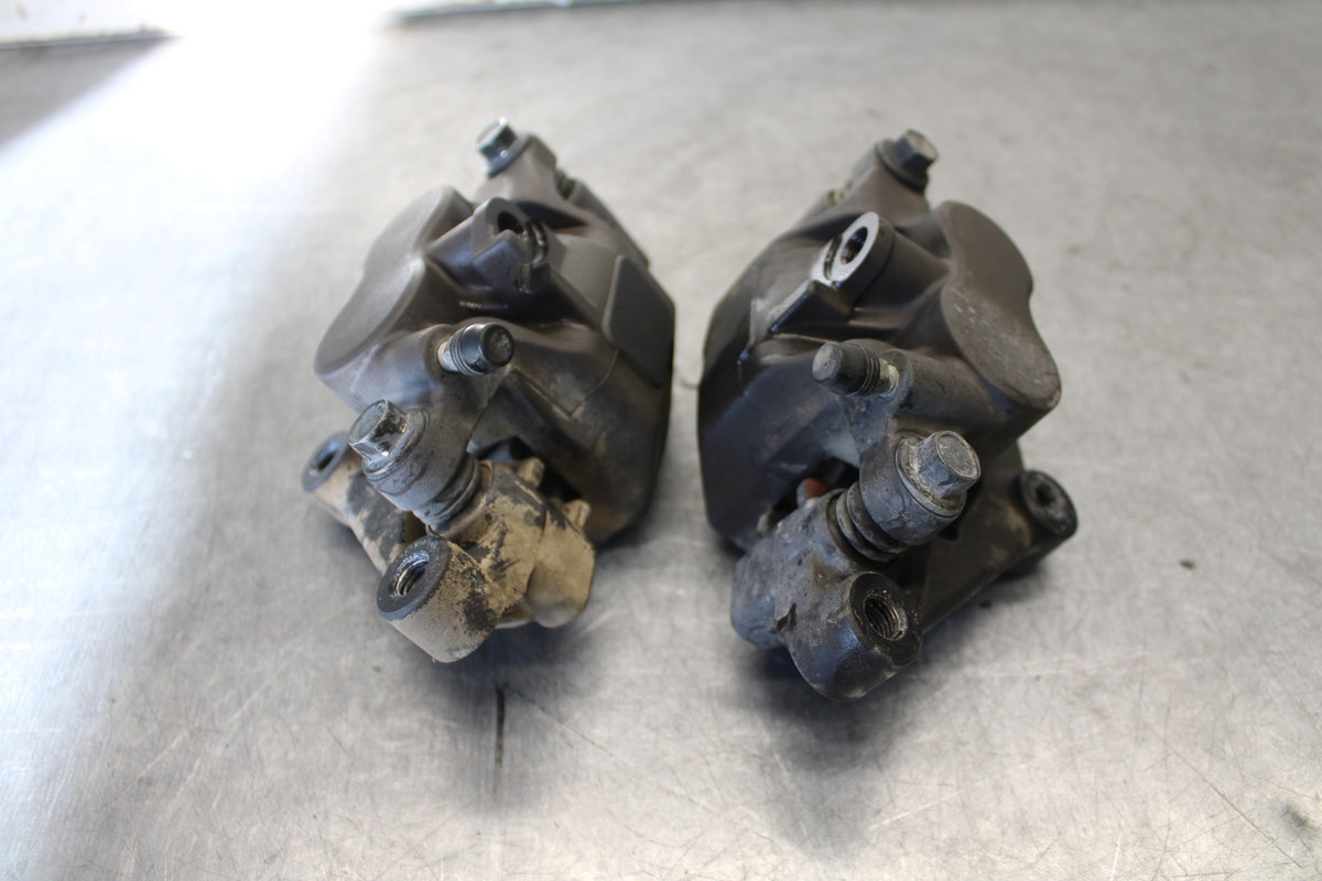 09-15 YAMAHA FZ6R RIGHT LEFT FRONT BRAKE CALIPER SET PAIR CALIPERS BB686