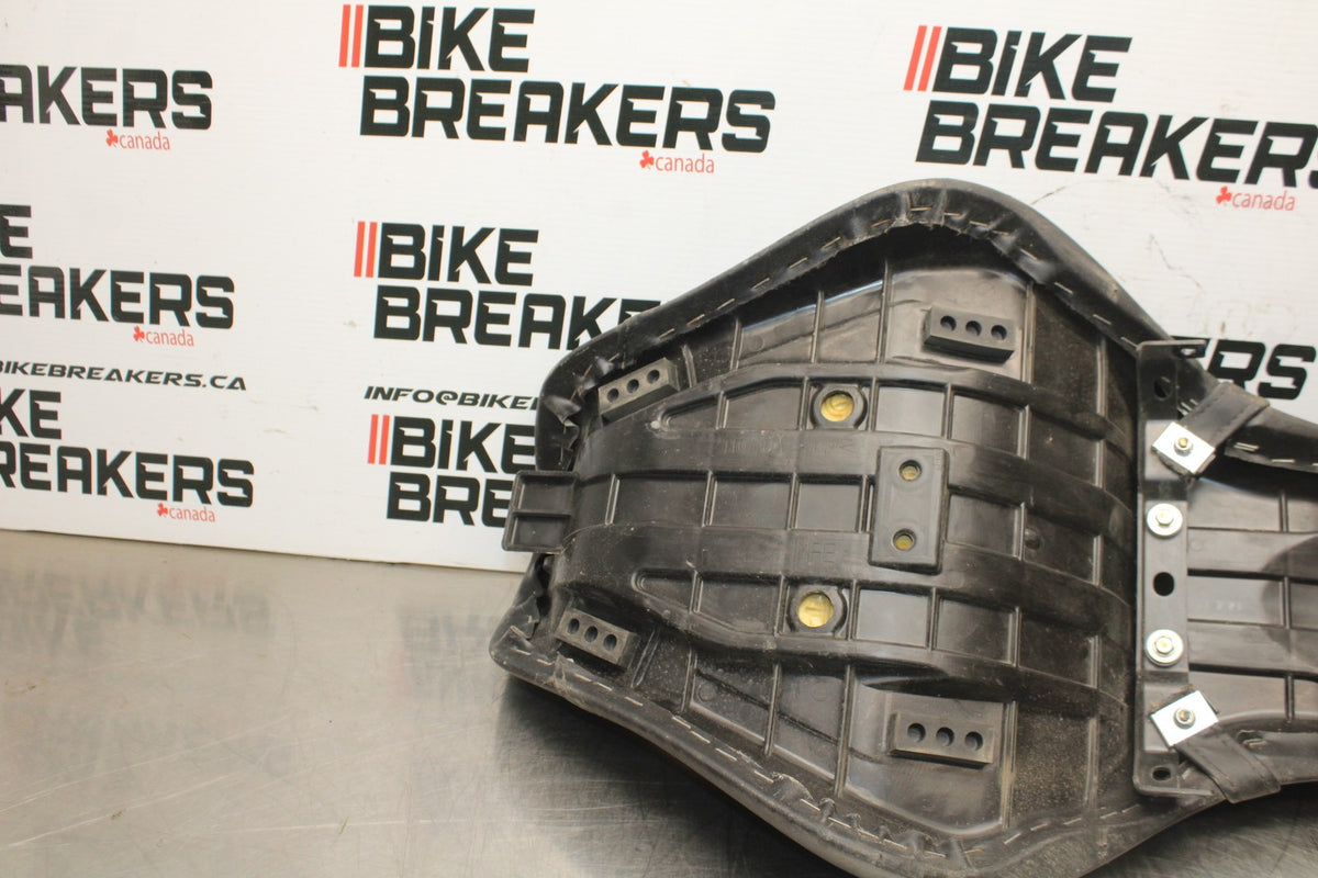 14 HONDA SHADOW 750 VT750C2B FRONT DRIVERS/ REAR SEAT BB867
