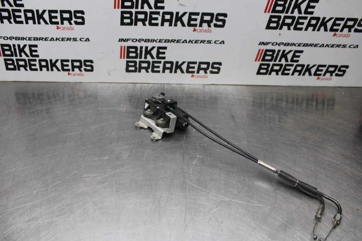 13-14 TRIUMPH DAYTONA 675 AIRBOX INTAKE VELOCITY STACKS BB685