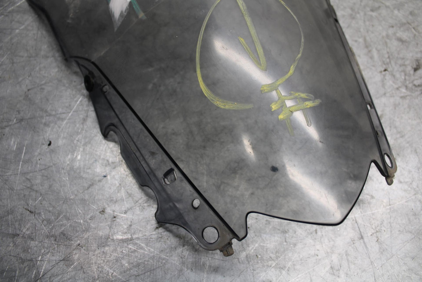 2015 Yamaha YZF R3 FRONT WINDSHIELD WINDSCREEN  1WD-F8381-00-00 BB526