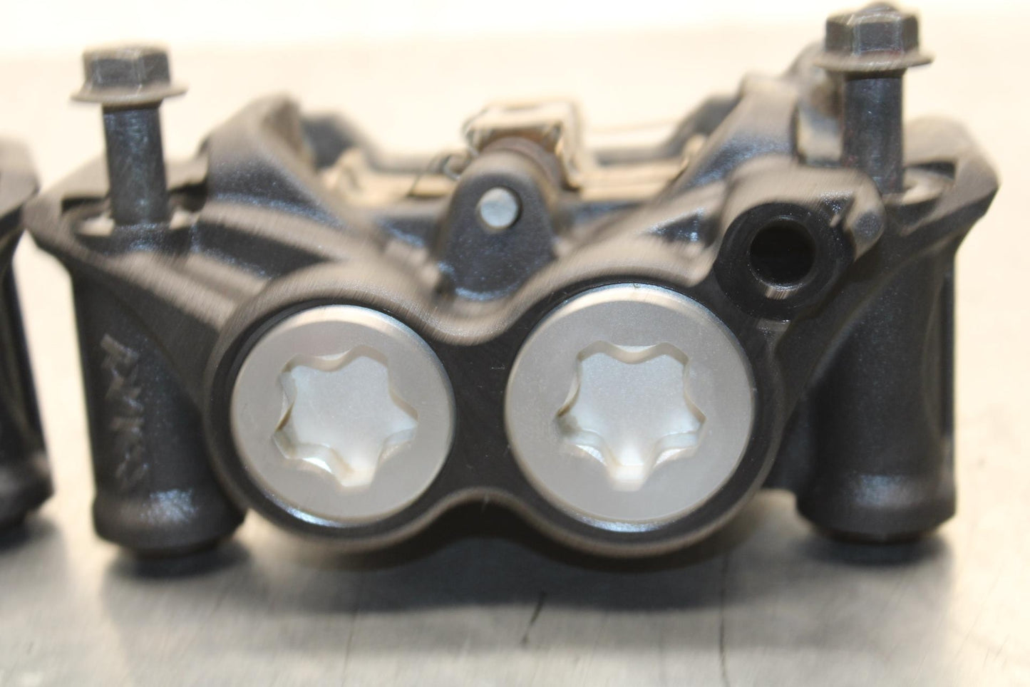 20-21 YAMAHA XSR900 RIGHT LEFT FRONT BRAKE CALIPER SET PAIR CALIPERS BB599