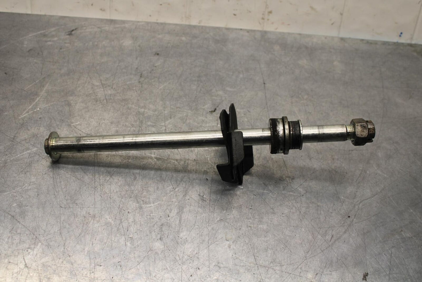 19-22 KAWASAKI Z400 REAR AXLE BACK WHEEL RIM PIVOT BOLT AXEL BB586