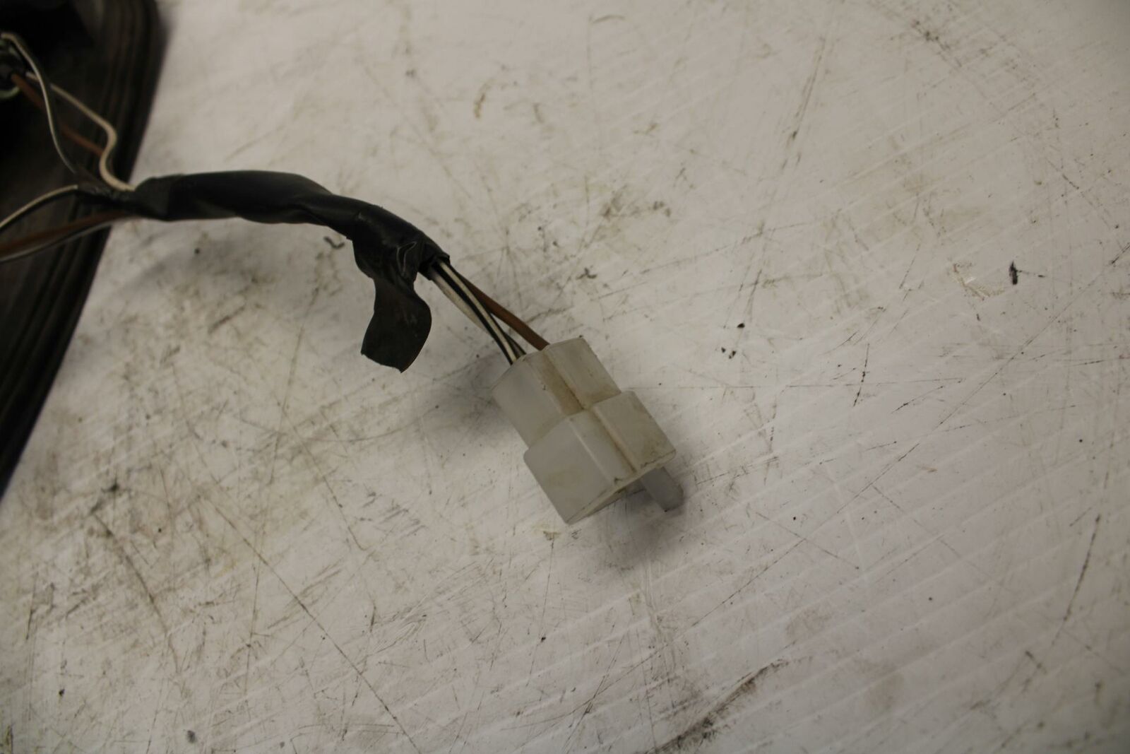 04-09 SUZUKI GS500F REAR TAIL TAILLIGHT BACK BRAKE LIGHT 35710-01D30 BB261