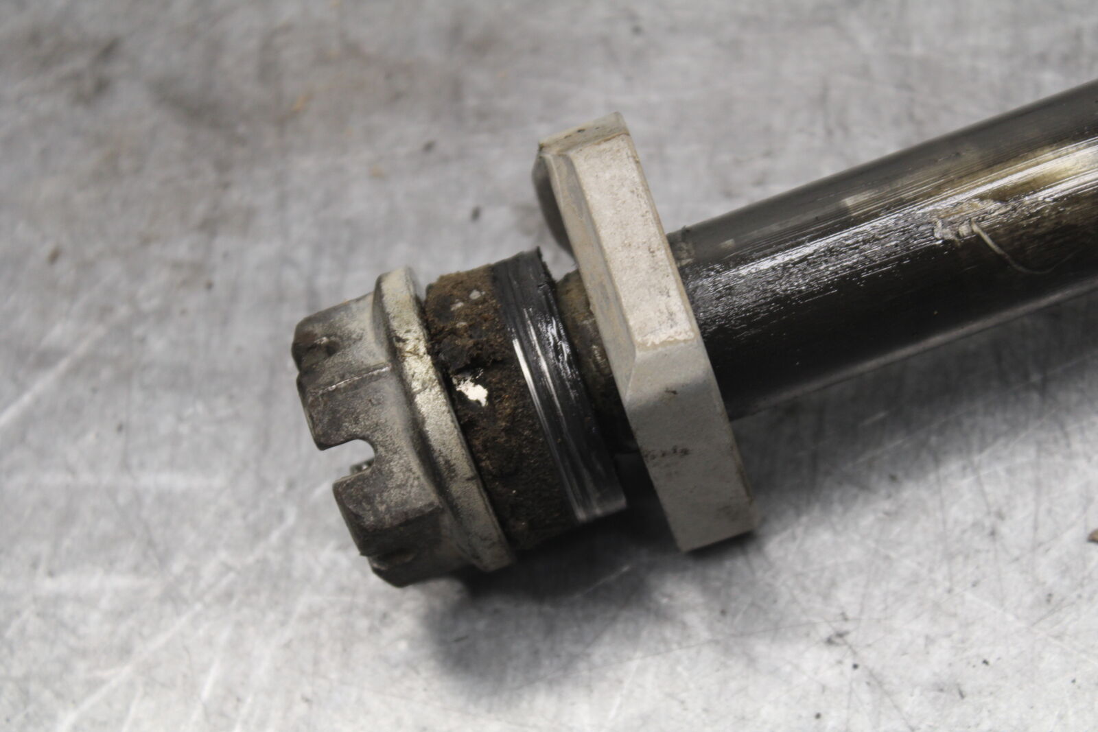06-07 SUZUKI GSXR 600 REAR AXLE BACK WHEEL RIM PIVOT BOLT AXEL BB694