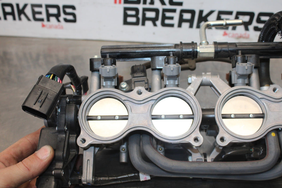 15-26 SUZUKI GSXR600 MAIN FUEL INJECTORS / THROTTLE BODIES BB888