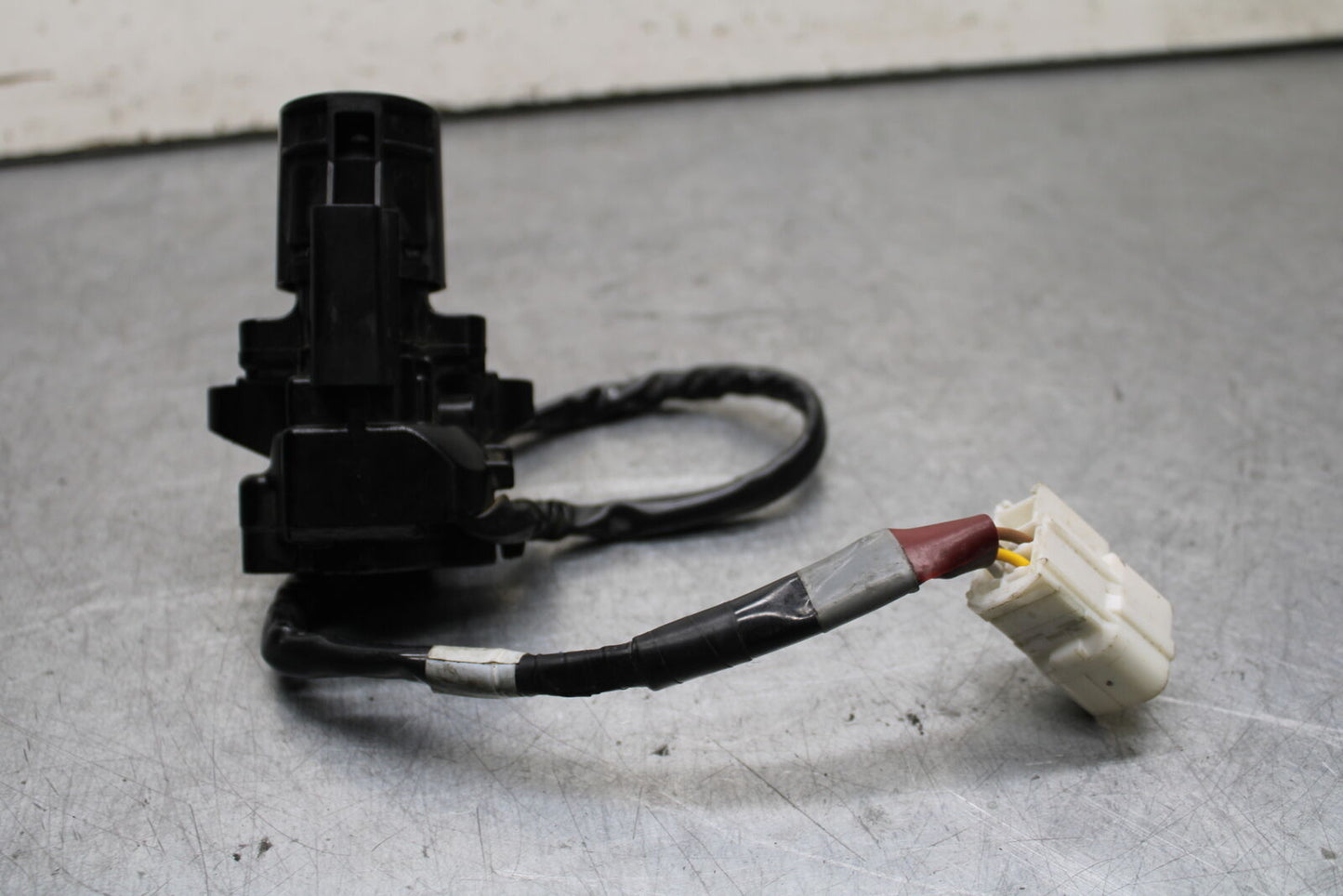 16 KAWASAKI NINJA ZX10R IGNITION LOCK  AND SEAT LOCK BB650