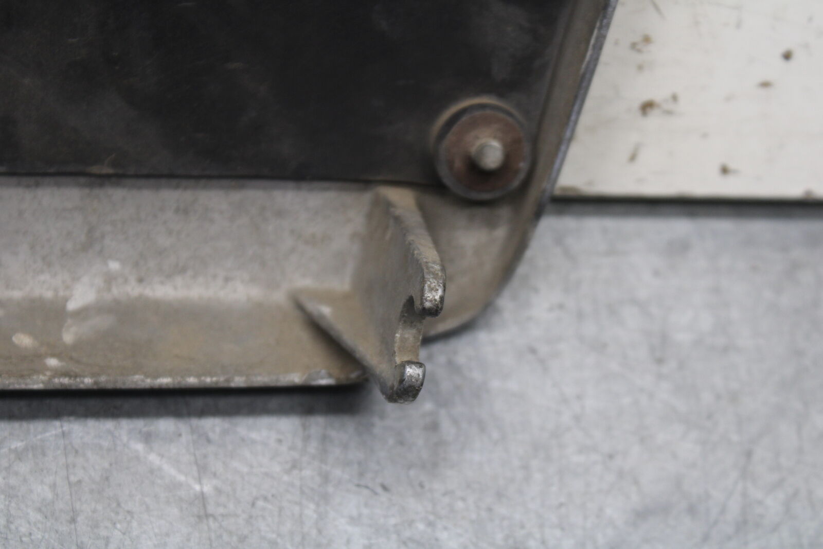 82-83 YAMAHA MAXIM 750 LEFT FRAME COVER COWL BB671