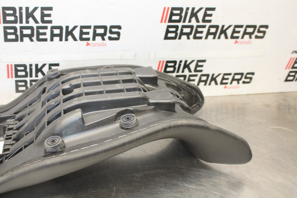 20-23 BMW F900R FRONT REAR SEAT SADDLE BB923