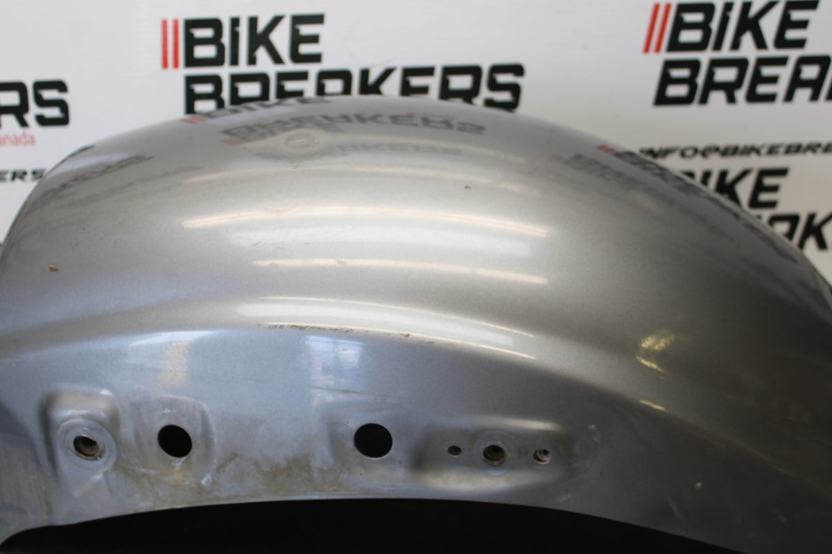 05 TRIUMPH ROCKET III REAR BACK WHEEL FENDER MUD GUARD BB186