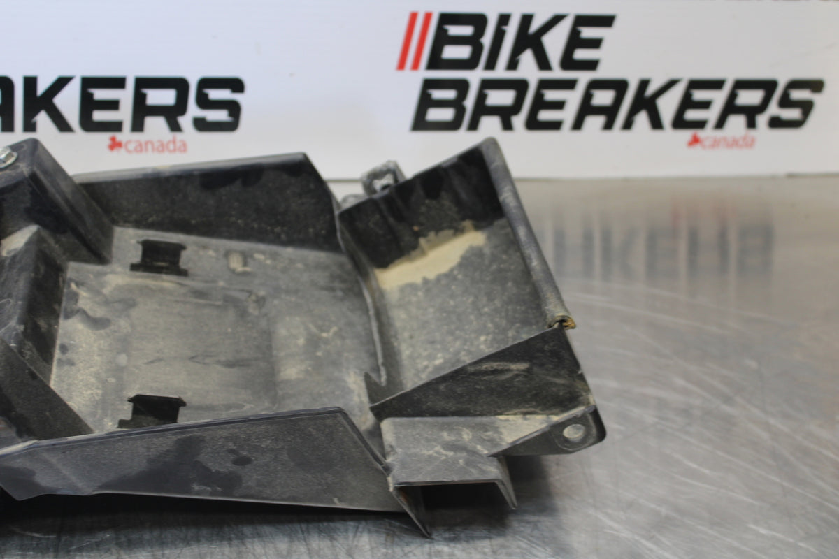 03-06 KAWASAKI Z1000 REAR BACK TAIL UNDERTAIL BATTERY TRAY PLASTIC BB164