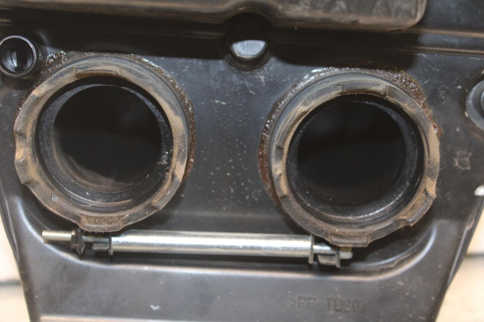 12-17 KAWASAKI ER-6N Z650 AIRBOX AIR INTAKE FILTER BOX BB607