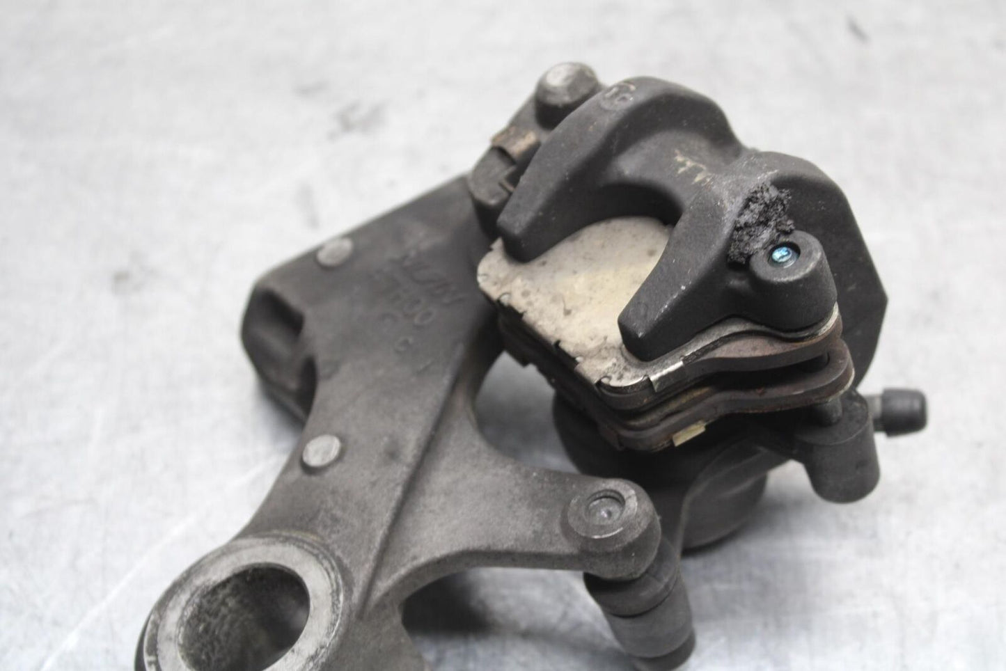 11-24 SUZUKI GSXR  600 750 REAR BACK BRAKE CALIPER W MOUNT BRACKET BB630
