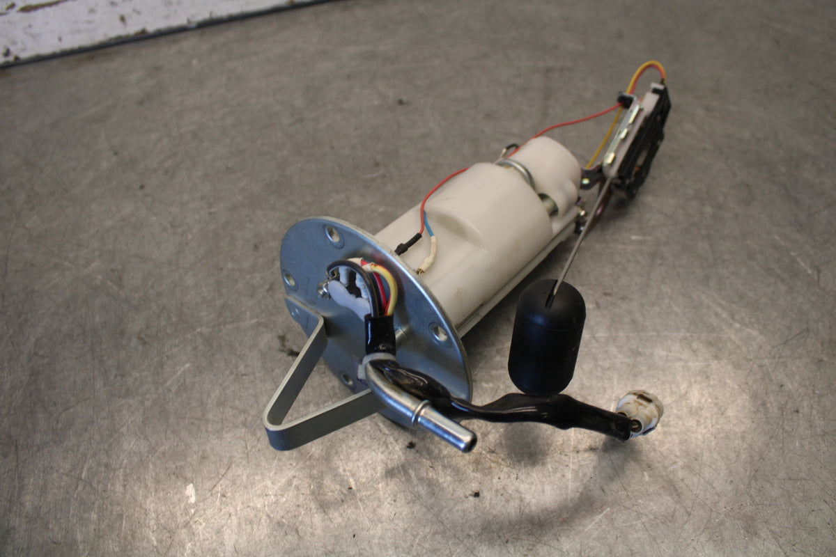 11-24 SUZUKI GSXR750 FUEL PUMP GAS PETROL SENDER UNIT  BB687