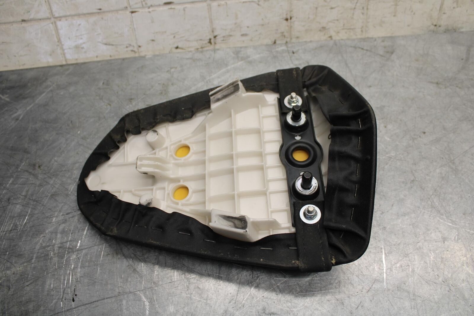 2008 Kawasaki Ninja ZX10R  REAR BACK PASSENGER TANDEM SEAT PAD SADDLE BB524