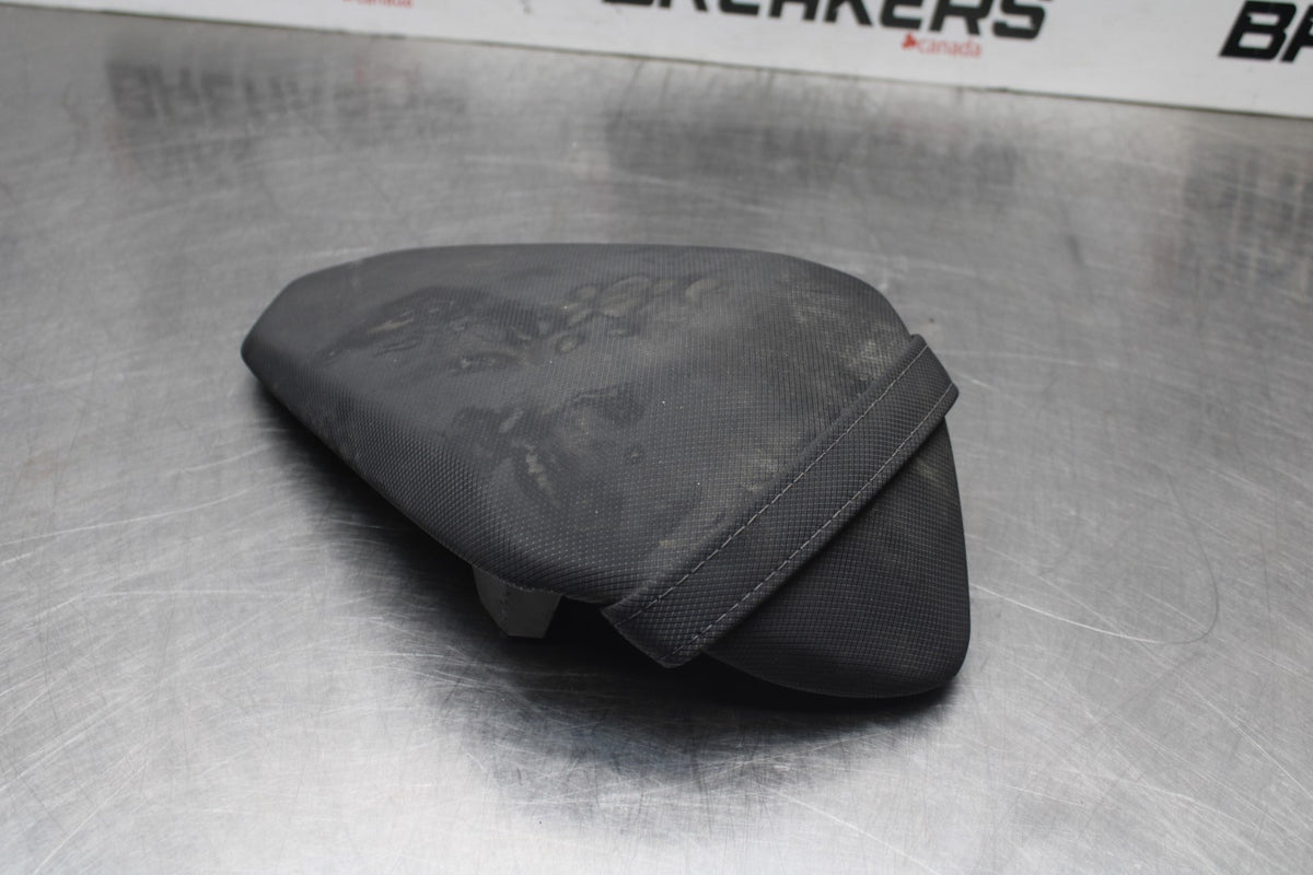 18-26 KAWASAKI Z400 REAR BACK PASSENGER TANDEM SEAT PAD SADDLE PILLION BB852