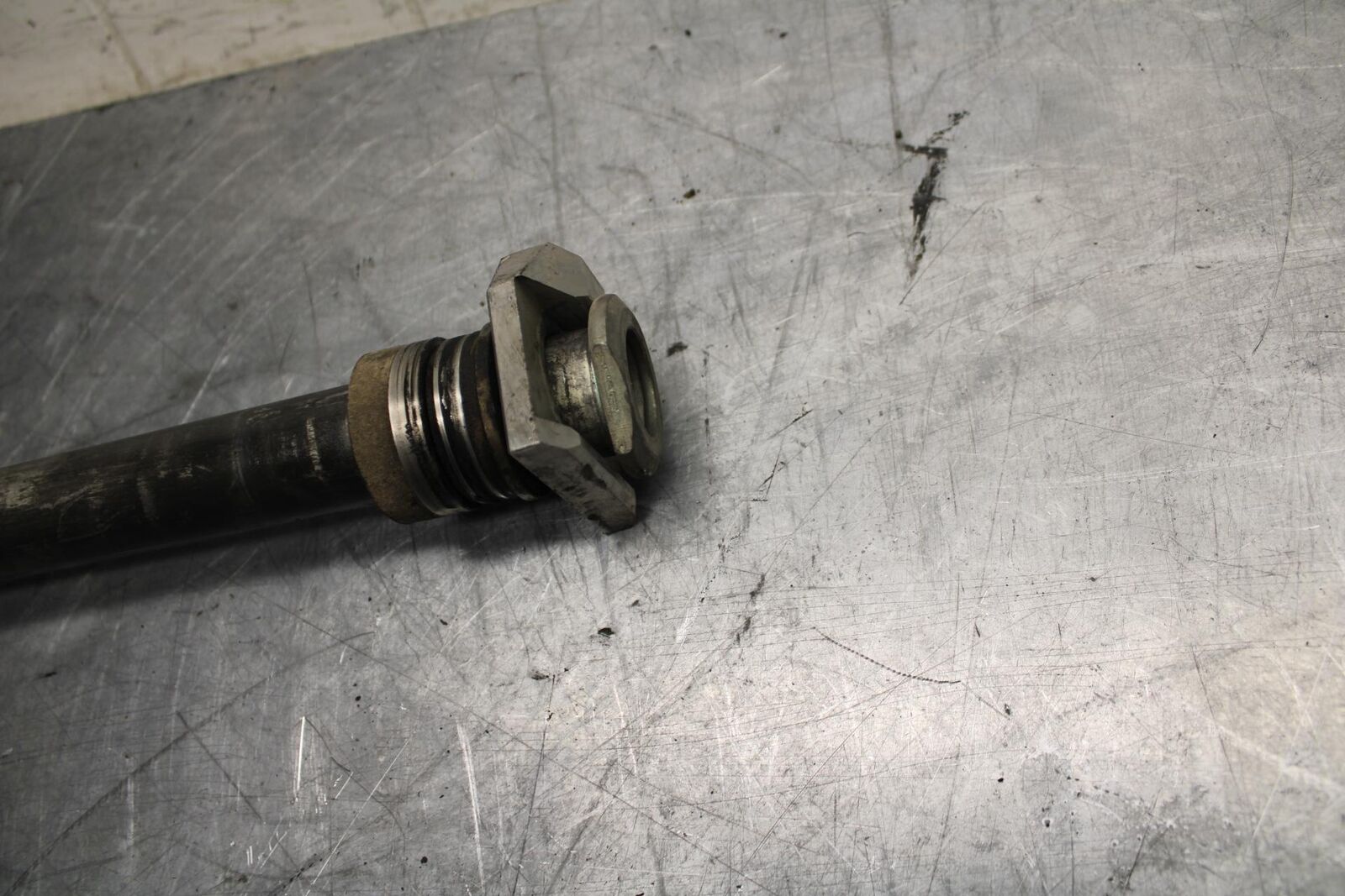 08-10 SUZUKI GSXR750 REAR AXLE BACK WHEEL RIM PIVOT BOLT AXEL 64711-49G00 bb476