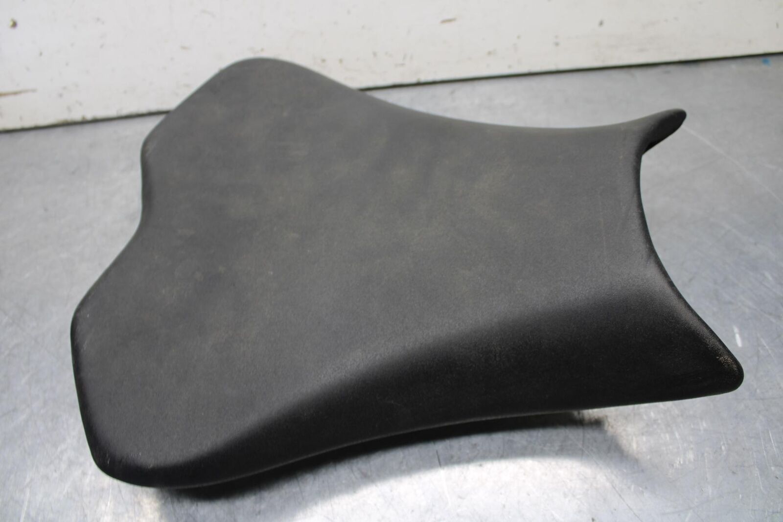08-19 KAWASAKI NINJA ZX10R FRONT DRIVERS SEAT PAD SADDLE PILLION BB636