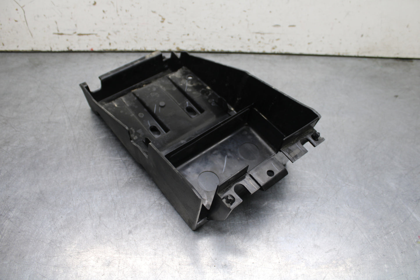 24 KAWASAKI NINJA 500 ABS REAR BACK TAIL UNDERTAIL BATTERY TRAY PLASTIC BB730