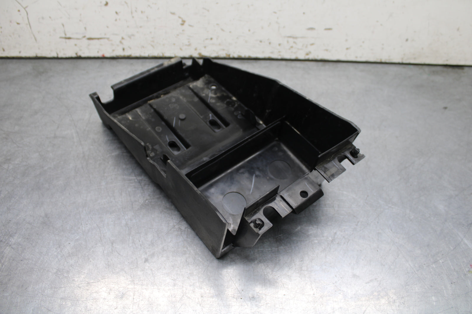 24 KAWASAKI NINJA 500 ABS REAR BACK TAIL UNDERTAIL BATTERY TRAY PLASTIC BB730