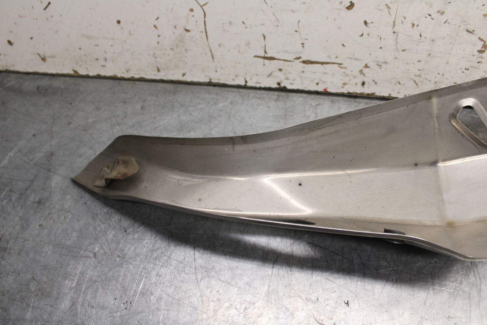 19-22 KAWASAKI Z400 REAR BACK MUFFLER EXHAUST PIPE COVER HEAT SHIELD GUARD BB738