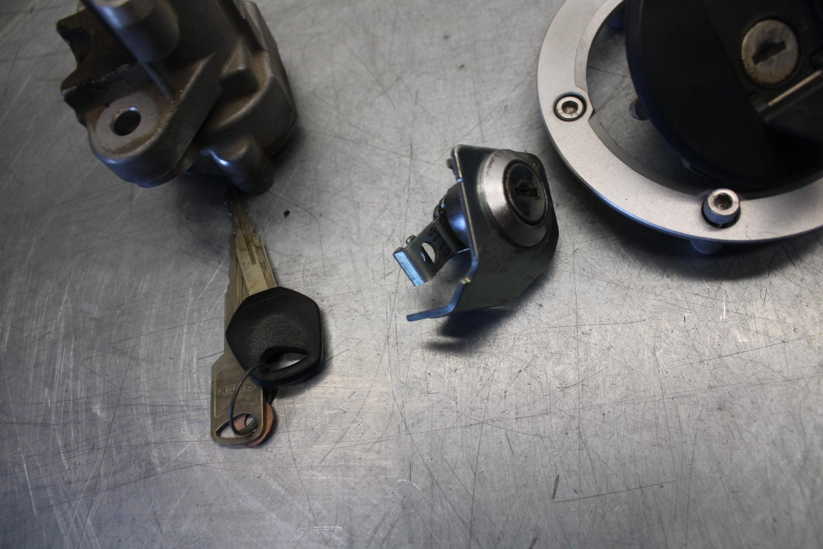 2016 Suzuki Bandit GSF1250SA ABS IGNITION LOCK KEY SET W/ GAS CAP AND SEAT BB509