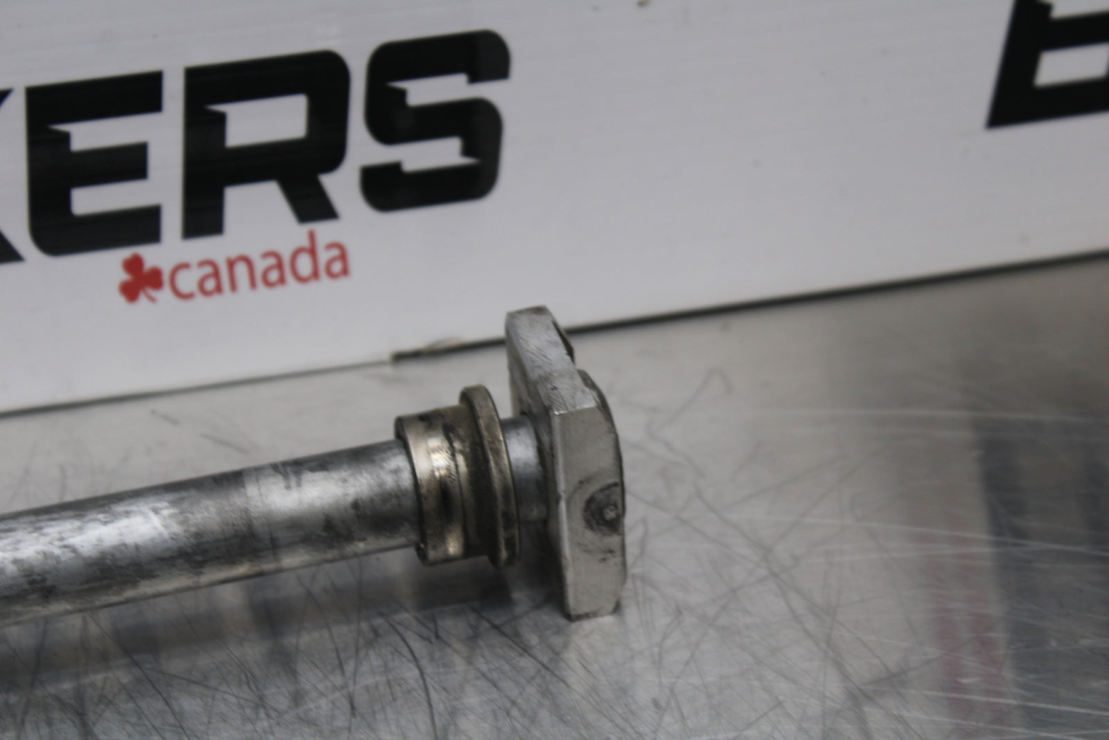 04-05 KAWASAKI NINJA ZX10R REAR AXLE BACK WHEEL RIM PIVOT BOLT AXEL BB163