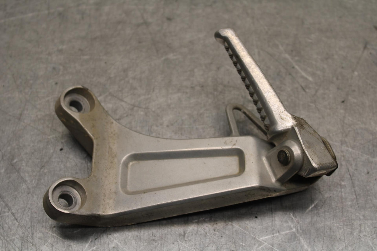 03-04 HONDA CBR600RR REAR BACK PASSENGER PEG SET PAIR BB628