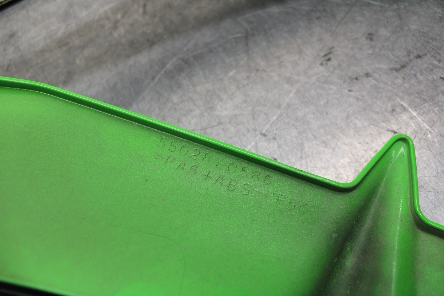 16 KAWASAKI NINJA ZX10R RIGHT LOWER MID SIDE FAIRING COWL  55028-0337-6Z  BB650