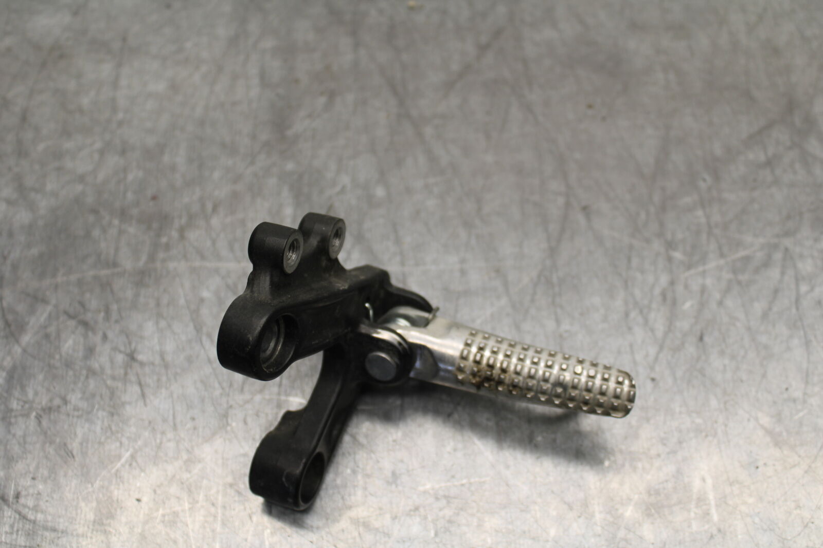 22-24 YAMAHA XSR900 LEFT REARSET REAR SET DRIVER FOOT PEG REST STOP BB710