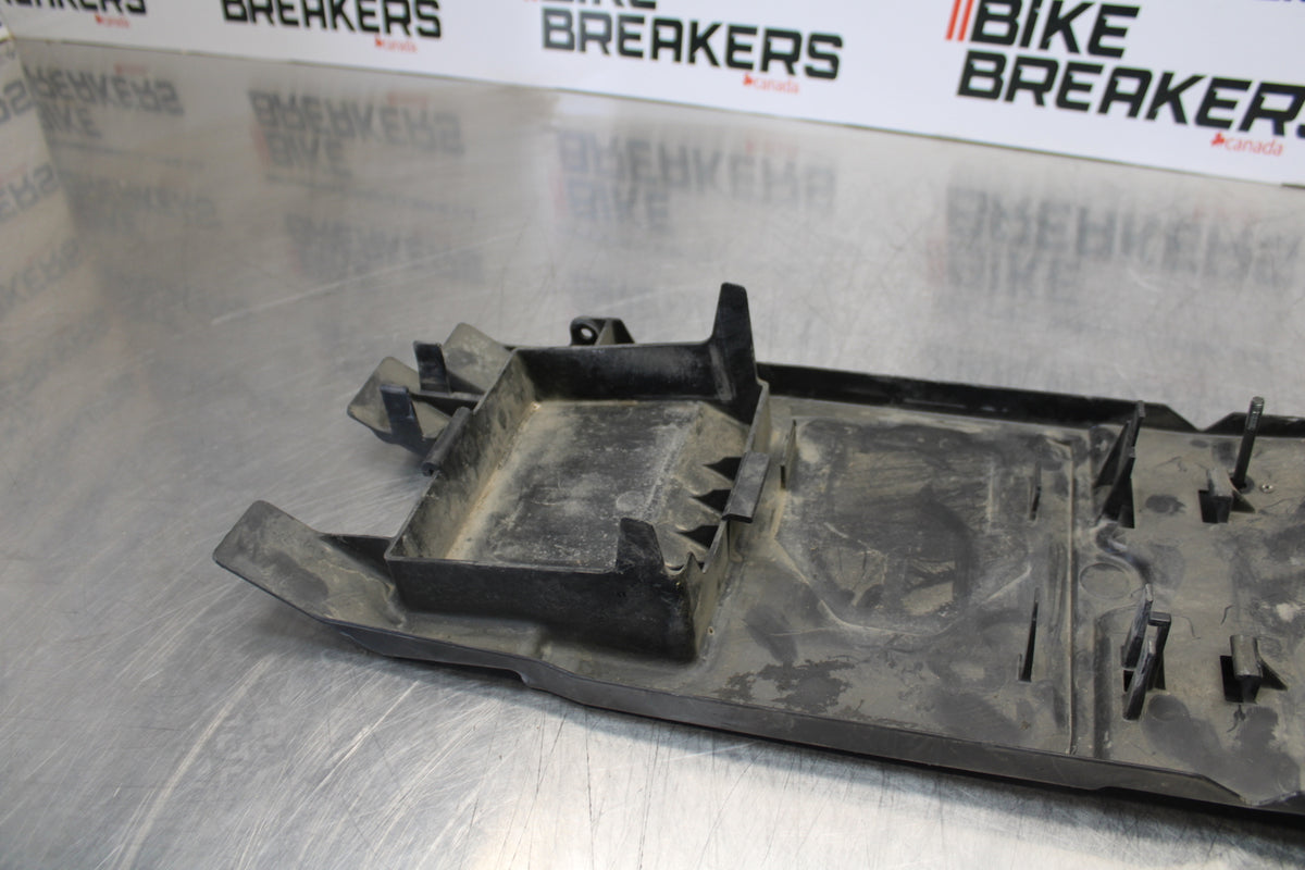 04-05 KAWASAKI NINJA ZX10R REAR BACK TAIL UNDERTAIL BATTERY TRAY PLASTIC BB163