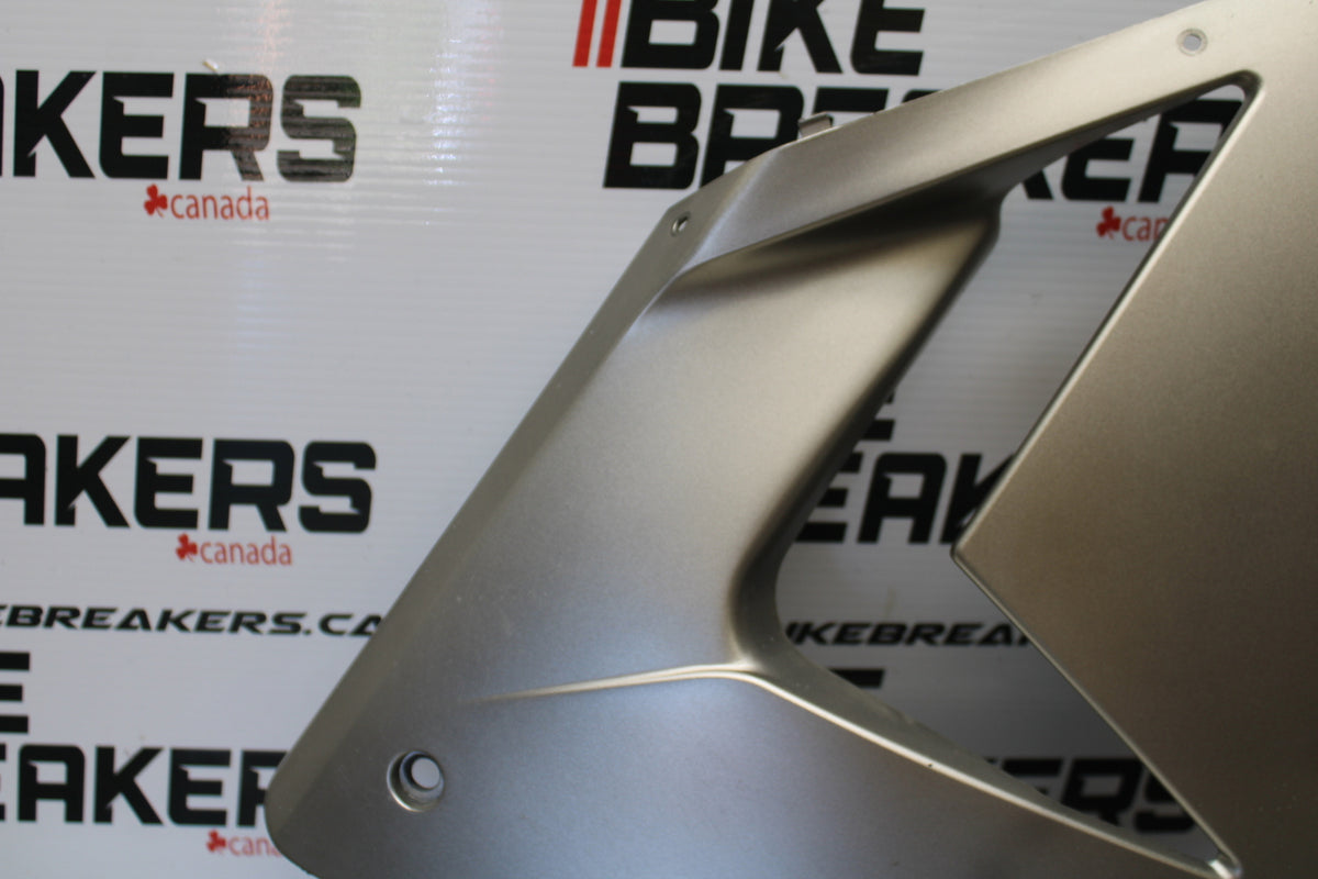 04-05 KAWASAKI NINJA ZX10R RIGHT MID UPPER SIDE FAIRING COWL PLASTIC BB163